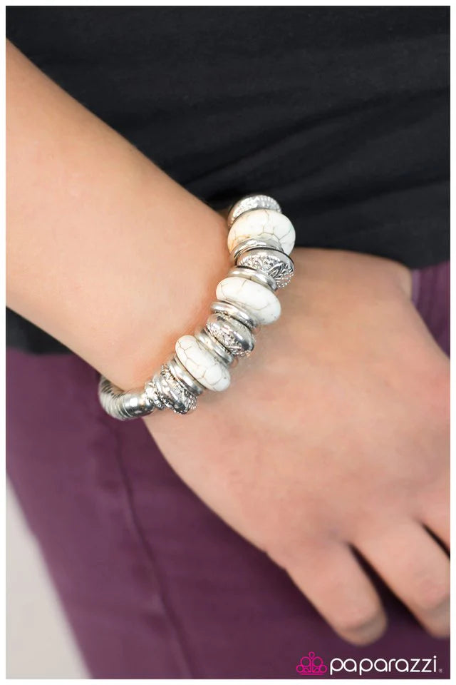 Pulsera Paparazzi ~ Go For A Spin - Blanca