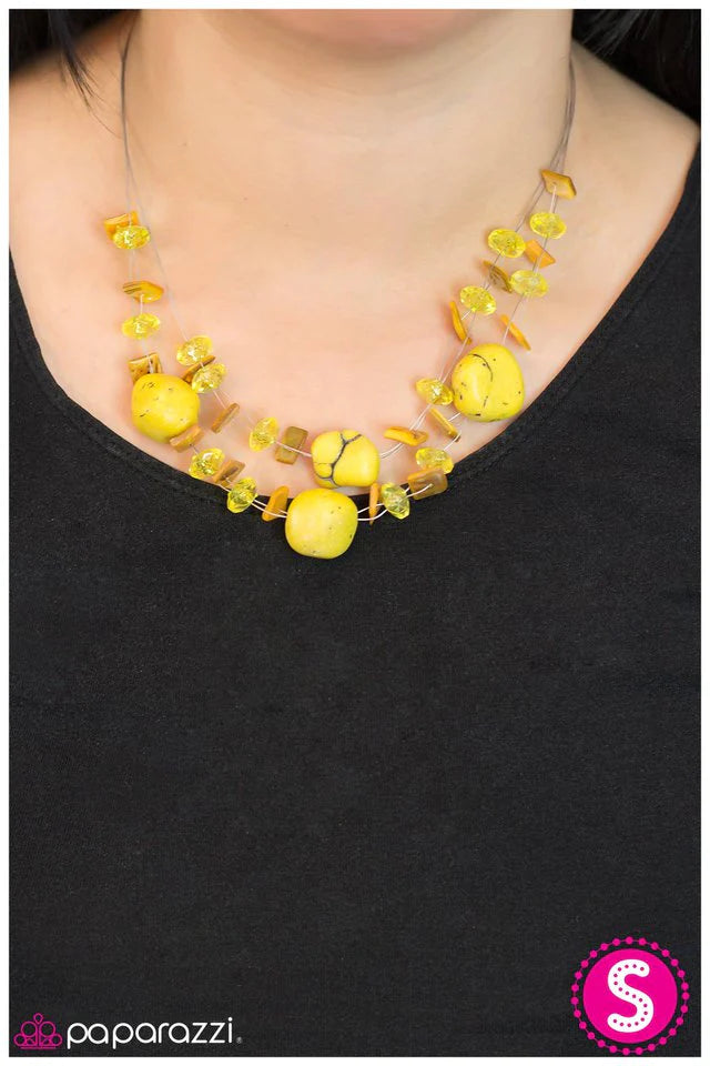 Collar Paparazzi ~ Adorablemente artesanal - Amarillo