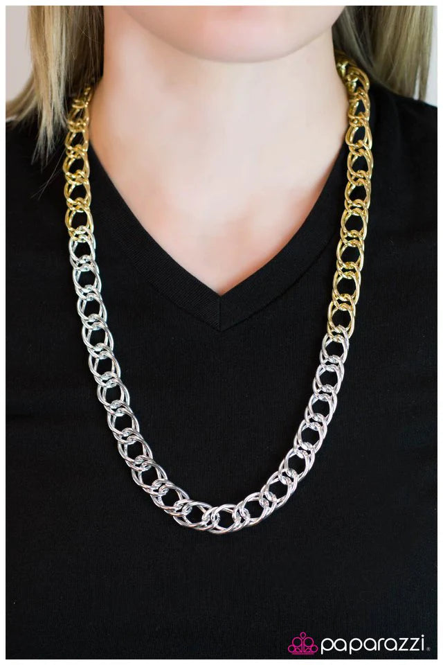 Collar Paparazzi ~ Walk This Way - Oro
