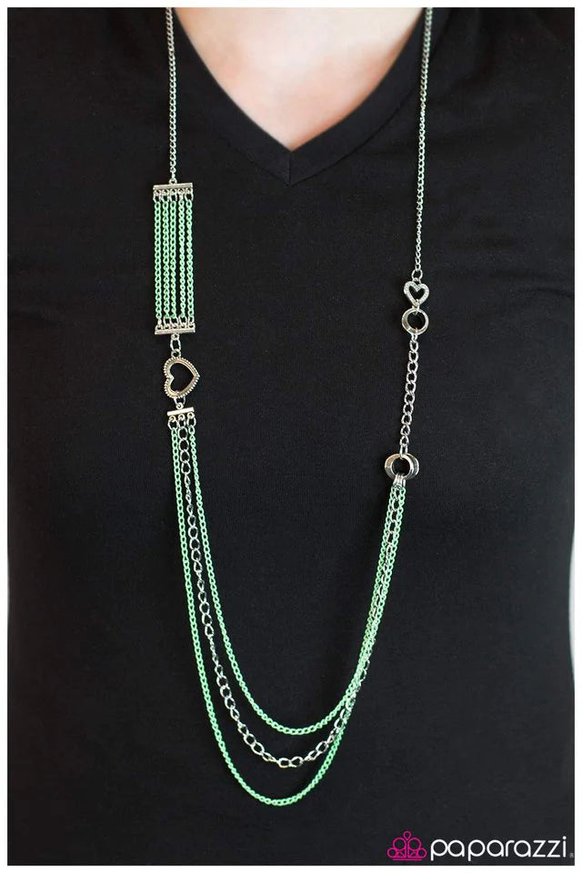 Collar Paparazzi ~ Head Over Heels - Verde