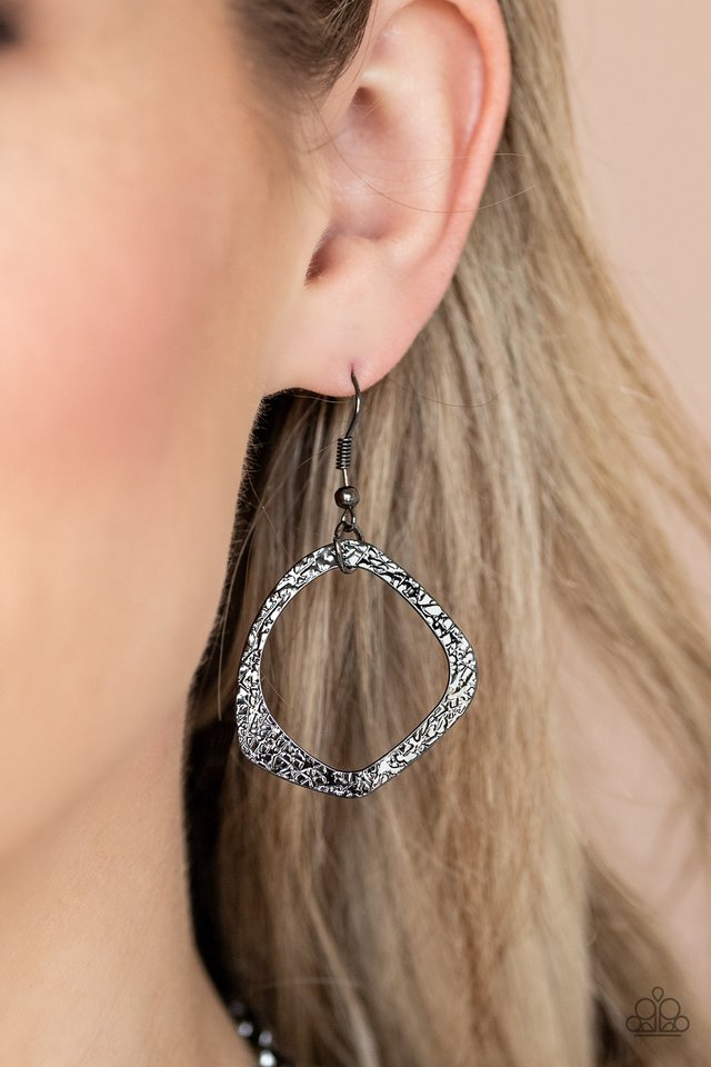 Salvage Yard - Black - Paparazzi Necklace Image