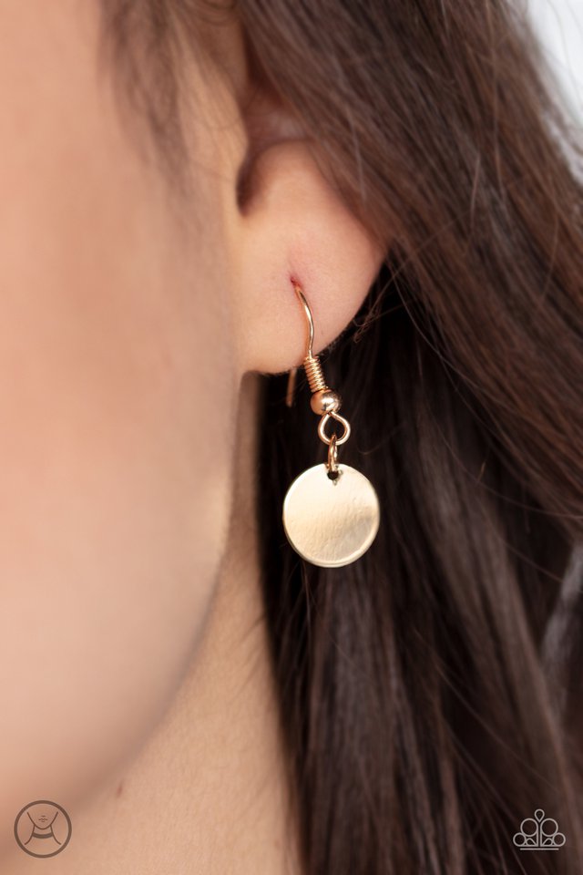 Minimal Magic - Gold - Paparazzi Necklace Image