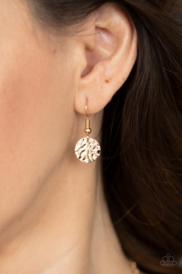 Spotlight Ready - Gold - Paparazzi Necklace Image