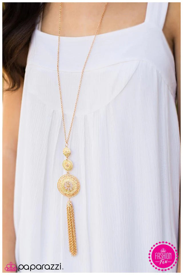 Collar Paparazzi ~ La Tercera Rueda - Oro