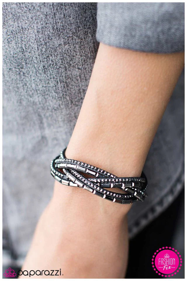 Pulsera Paparazzi ~ El factor sorpresa - Negro