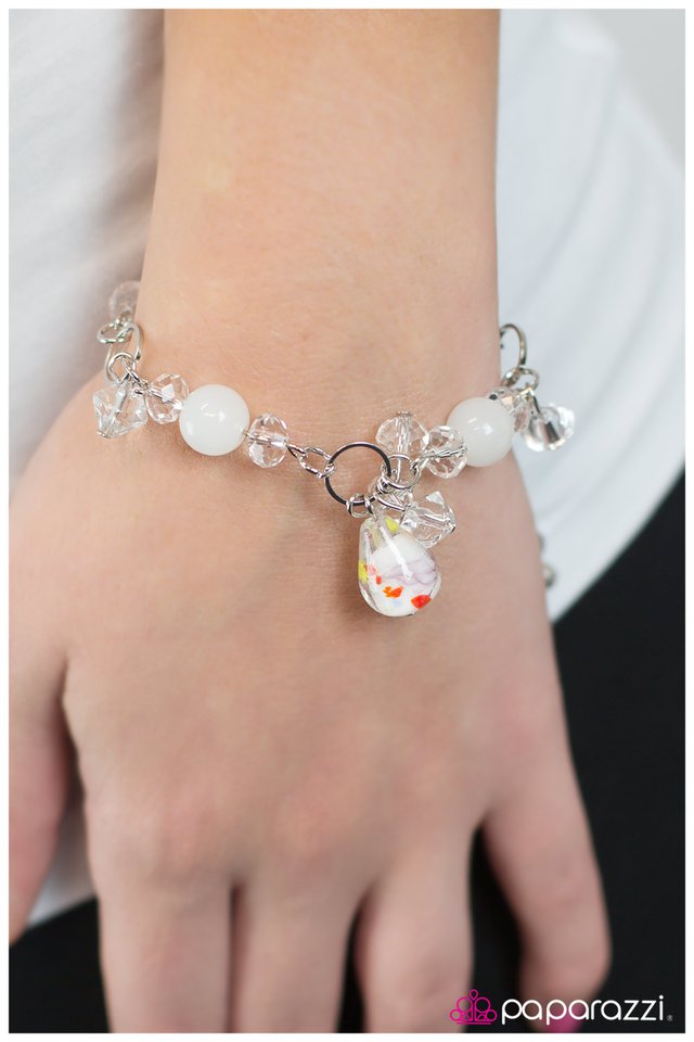 Pulsera Paparazzi ~ Caleidoscópica - Blanca