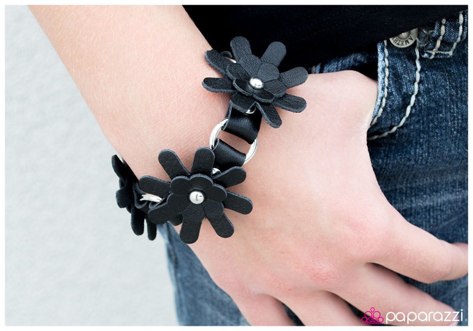 Paparazzi Bracelet ~ Geronimo - Black