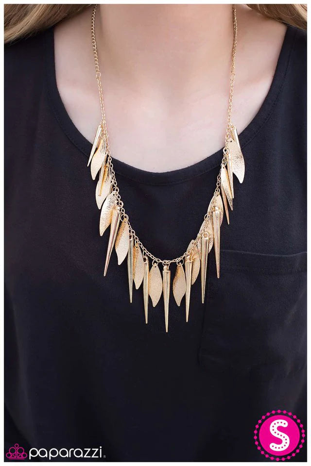 Collar Paparazzi ~ Atracción fatal - Oro