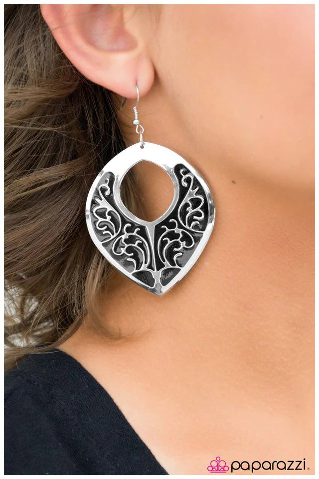 Paparazzi Earring ~ Ever Effervescent - Black