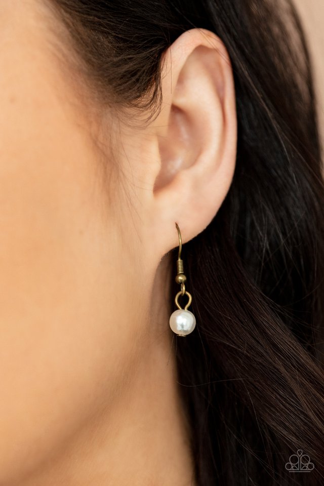 Down For The COUNTESS - Brass - Paparazzi Necklace Image