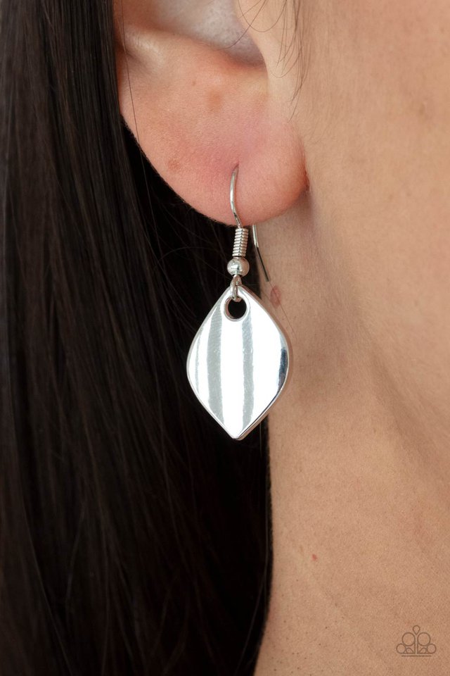 ​Face The ARTIFACTS - Green - Paparazzi Necklace Image