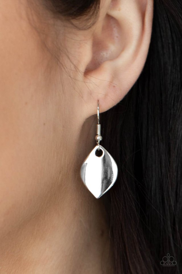 Face The ARTIFACTS - White - Paparazzi Necklace Image