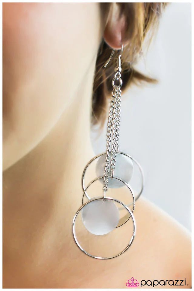 Paparazzi Earring ~ Dreaming Away - White