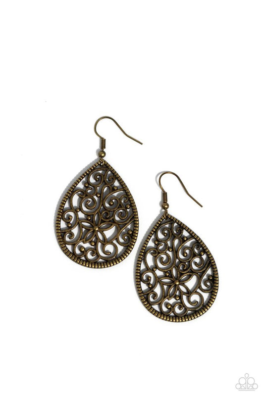 Tour de Garden - Brass - Paparazzi Earring Image