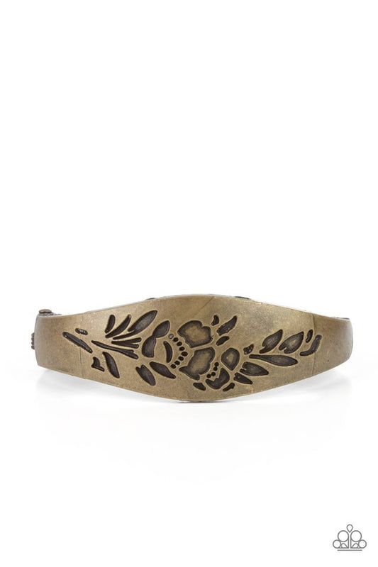 Fond of Florals - Brass - Paparazzi Bracelet Image