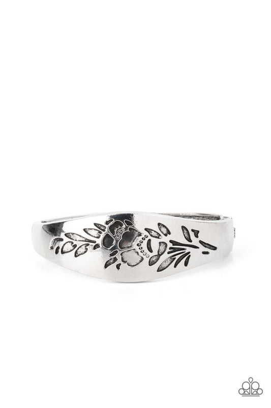 Fond of Florals - Silver - Paparazzi Bracelet Image