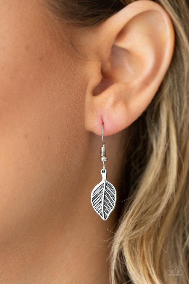 ​Natural Essence - Purple - Paparazzi Necklace Image