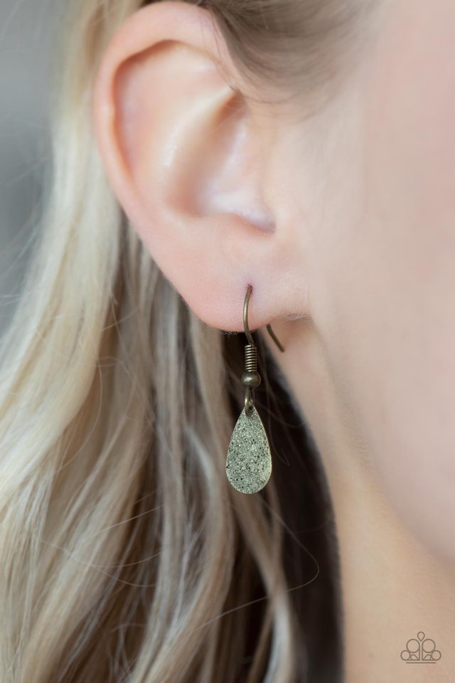 ​Eastern CHIME Zone - Brass - Paparazzi Necklace Image