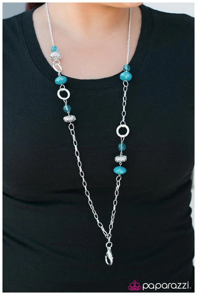 Collar Paparazzi ~ Trabajando hasta tarde - Azul