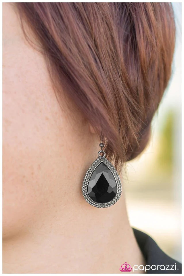 Paparazzi Earring ~ Next In Line - Black