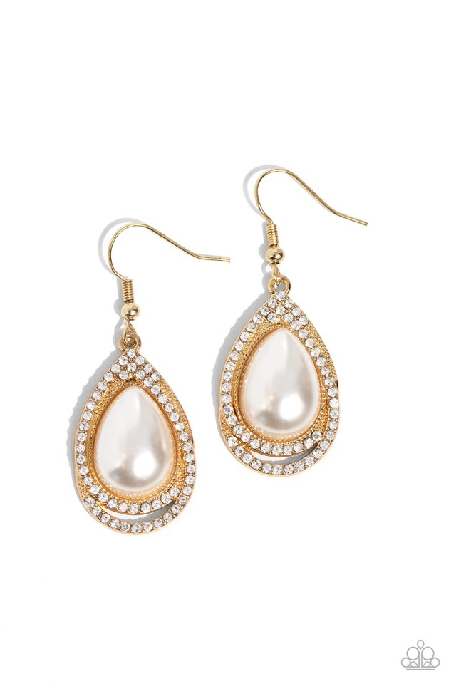 ​Effortless Elegance - Gold - Paparazzi Earring Image