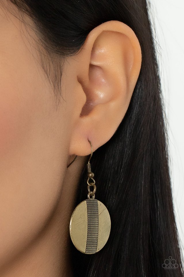 Metallic Enchantress - Brass - Paparazzi Necklace Image