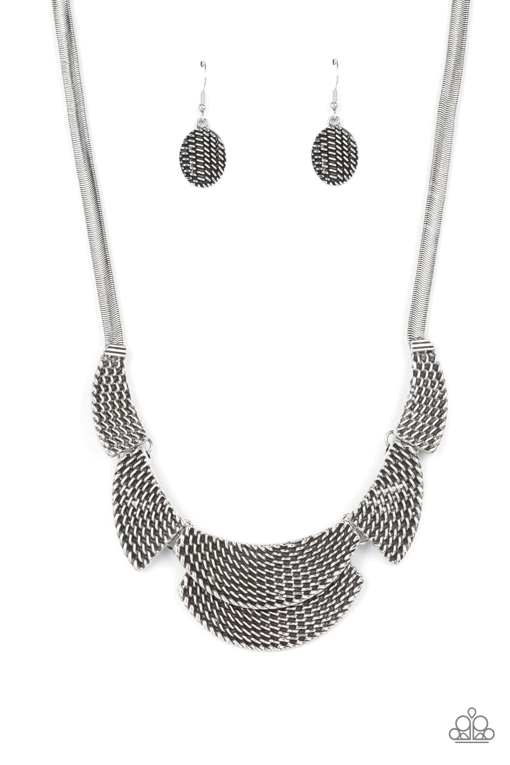 Collar Paparazzi ~ Emperatriz Empire - Plata