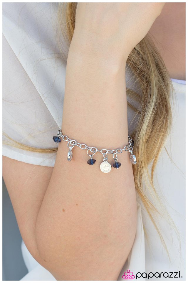 Pulsera Paparazzi ~ El Euro - Azul