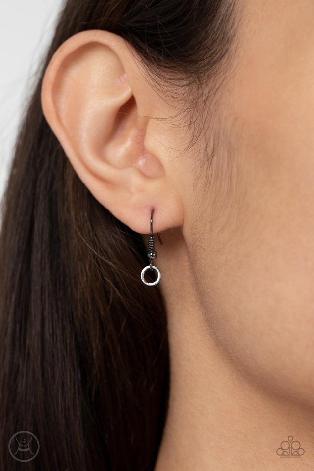 Keepin it Chic - Black - Paparazzi Necklace Image