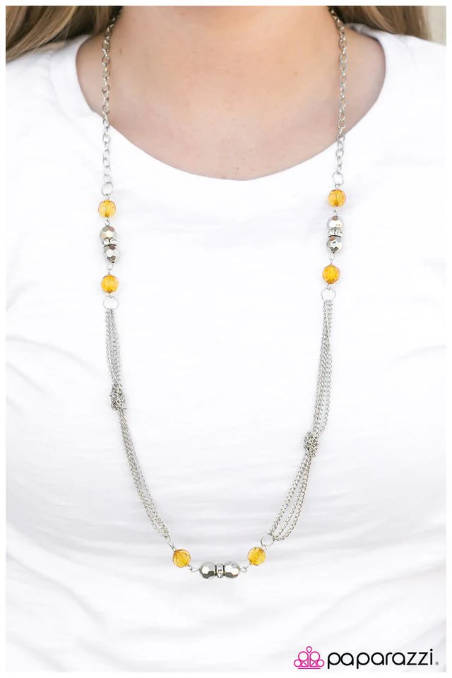 Collar Paparazzi ~ Toda arreglada - Amarillo