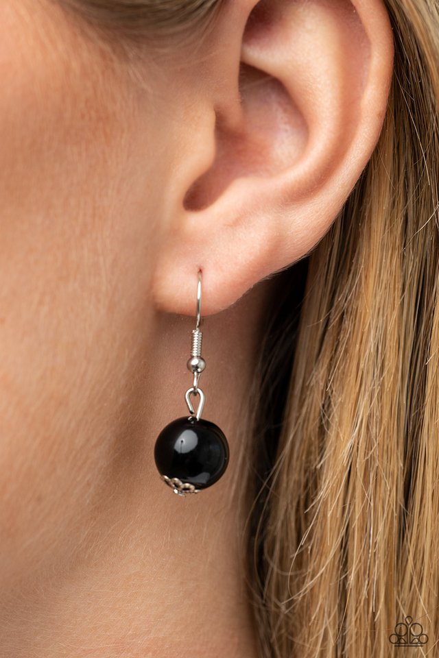 Yacht Catch - Black - Paparazzi Necklace Image