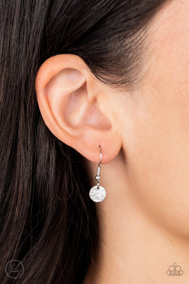 Flash Mob Flicker - Silver - Paparazzi Necklace Image