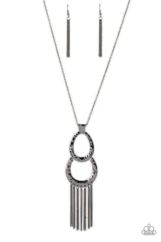 Reeling in Relics - Black - Paparazzi Necklace Image