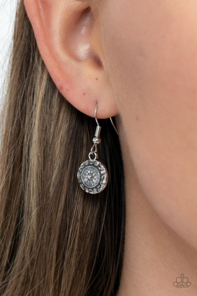 Sahara Stars - Silver - Paparazzi Necklace Image