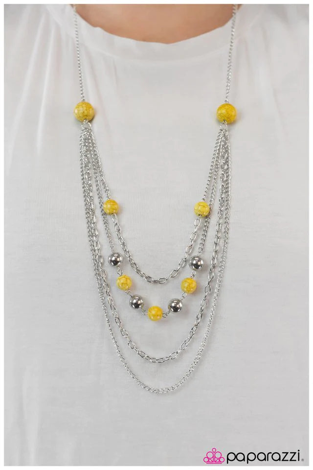 Collar Paparazzi ~ Vacaciones en Roma - Amarillo