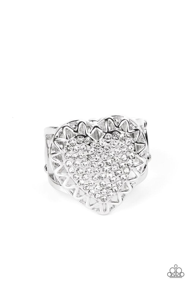 Paparazzi Ring ~ Romantic Escape - White