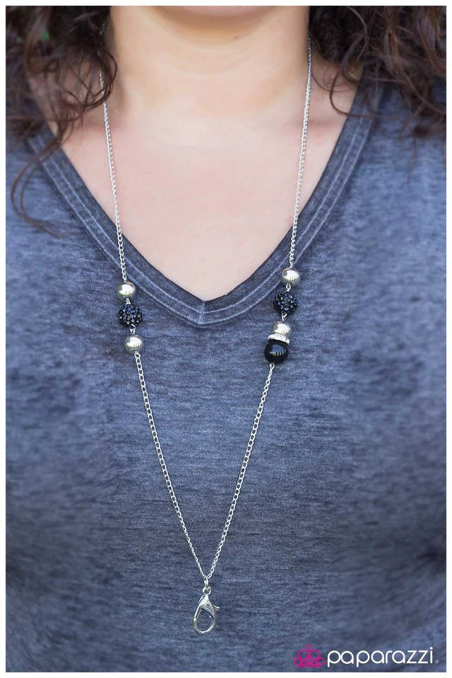 Collar Paparazzi ~ Otro día de trabajo - Negro