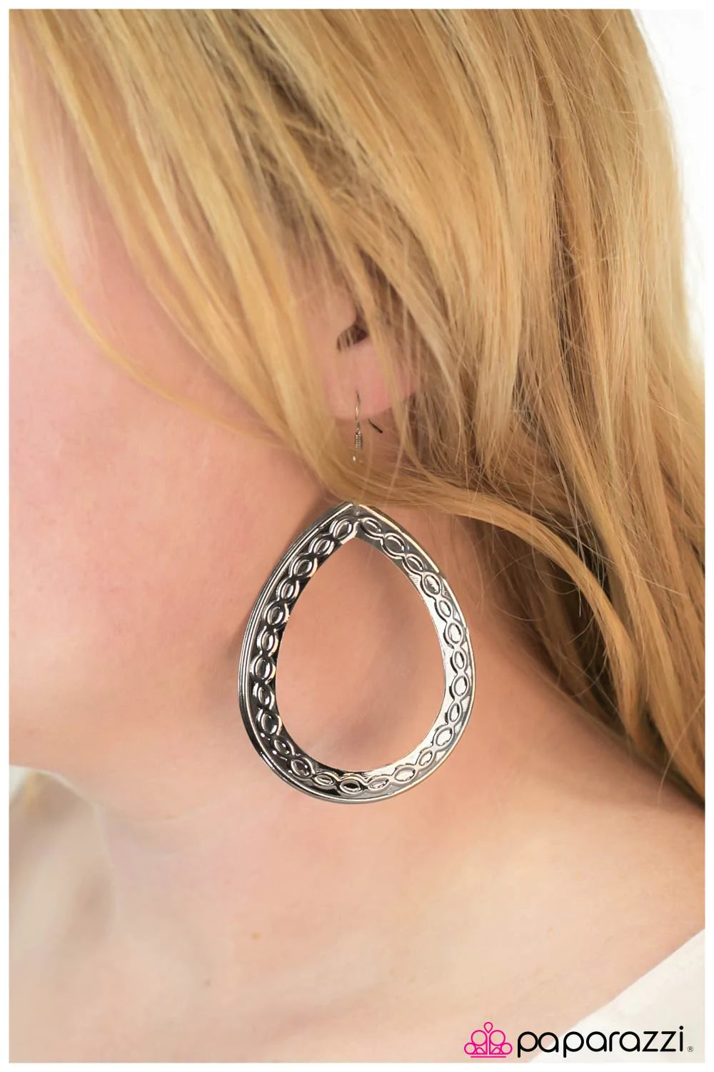 Pendiente Paparazzi ~ Un viejo western - Negro