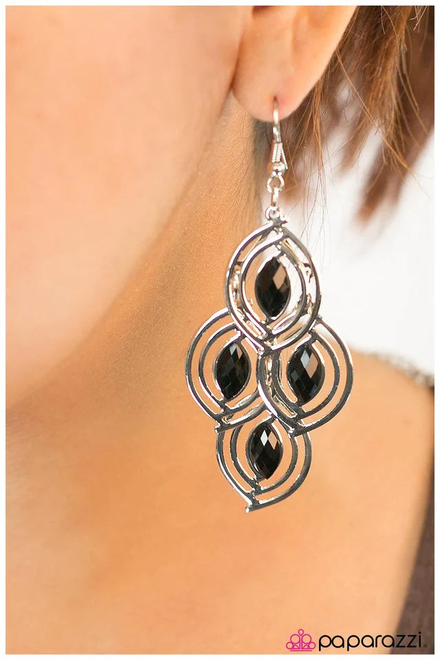 Paparazzi Earring ~ Chivalry Is Dead - Black