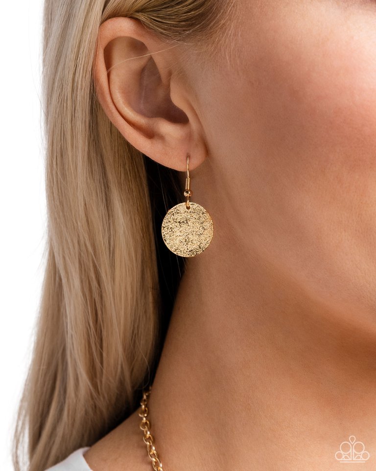 Selfie SHEEN - Gold - Paparazzi Necklace Image