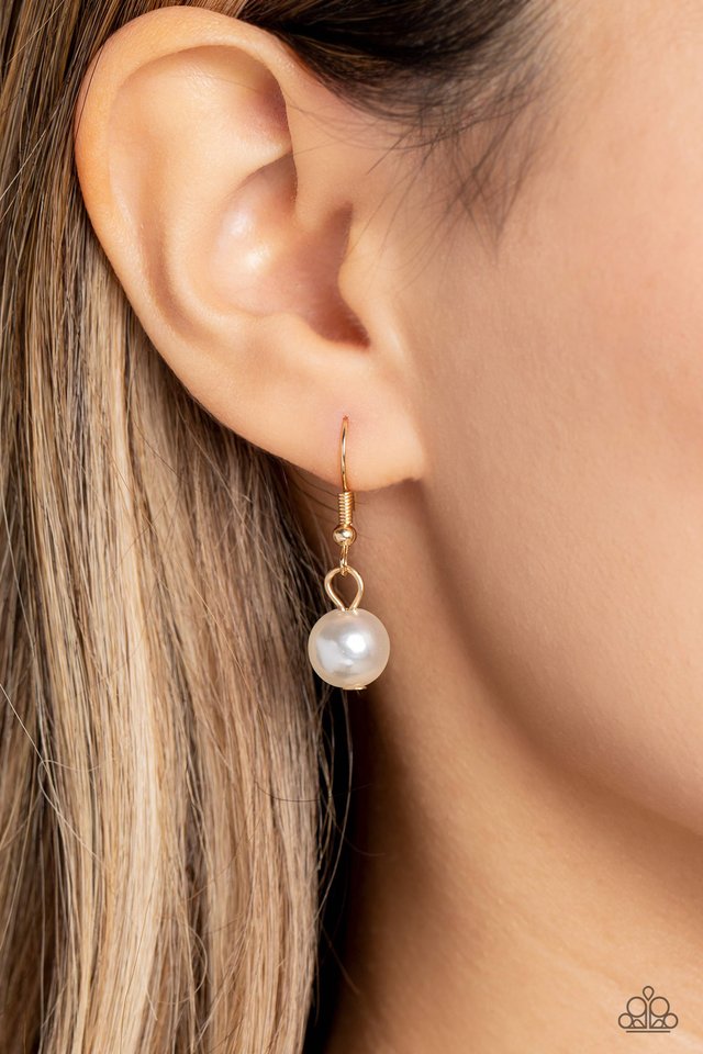 Countess Chic - Gold - Paparazzi Necklace Image