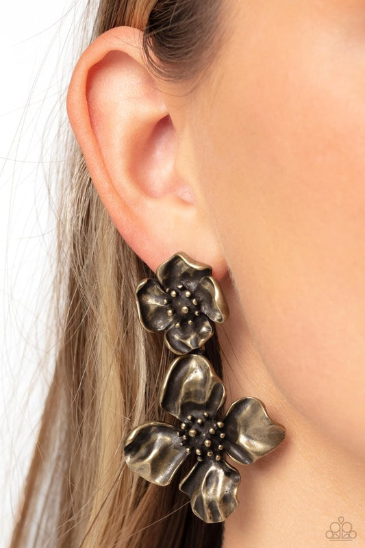 Gilded Grace - Brass - Paparazzi Earring Image