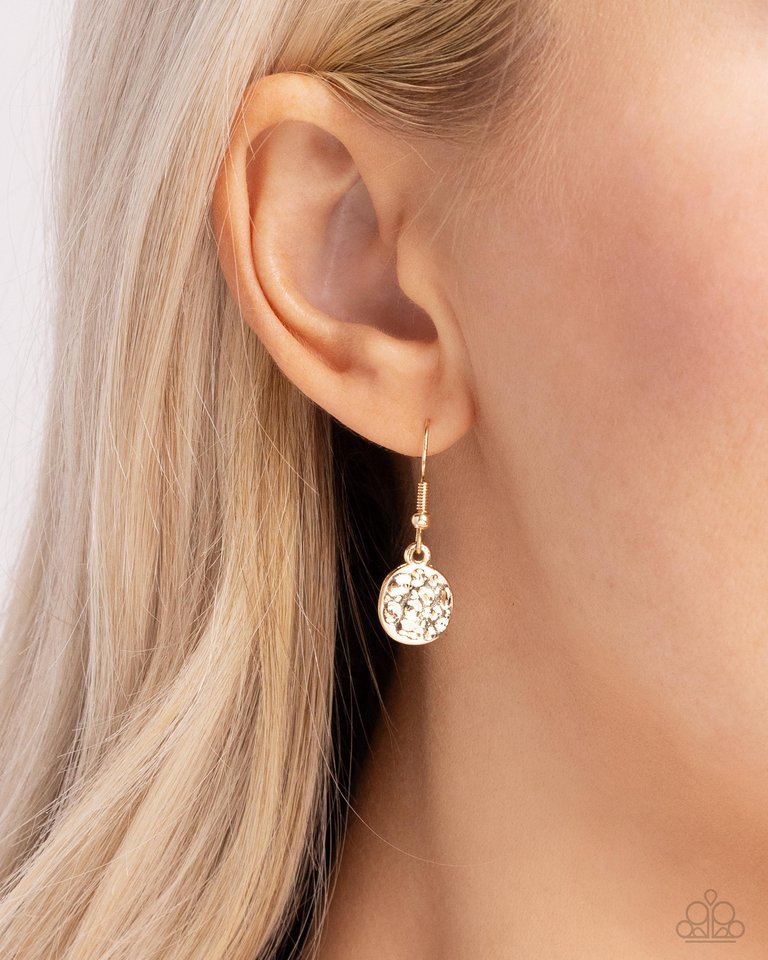 Elongated Elegance - Gold - Paparazzi Necklace Image