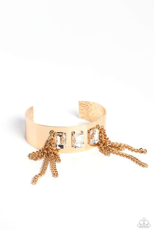 CHAIN Showers - Gold - Paparazzi Bracelet Image