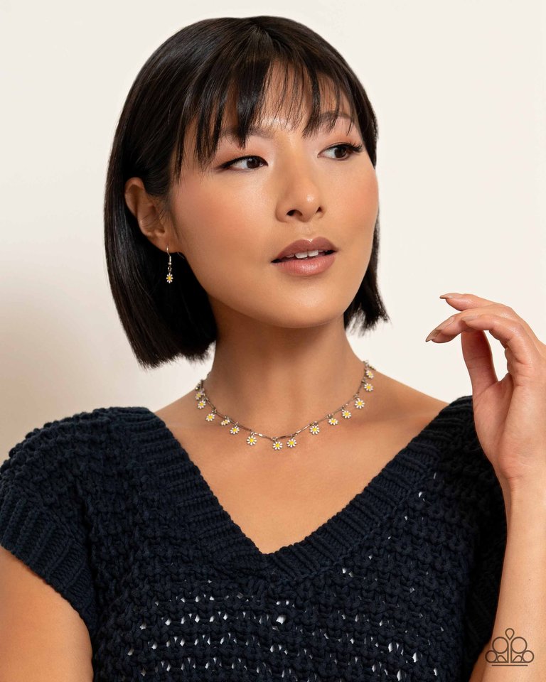 Delicate Display - White - Paparazzi Necklace Image