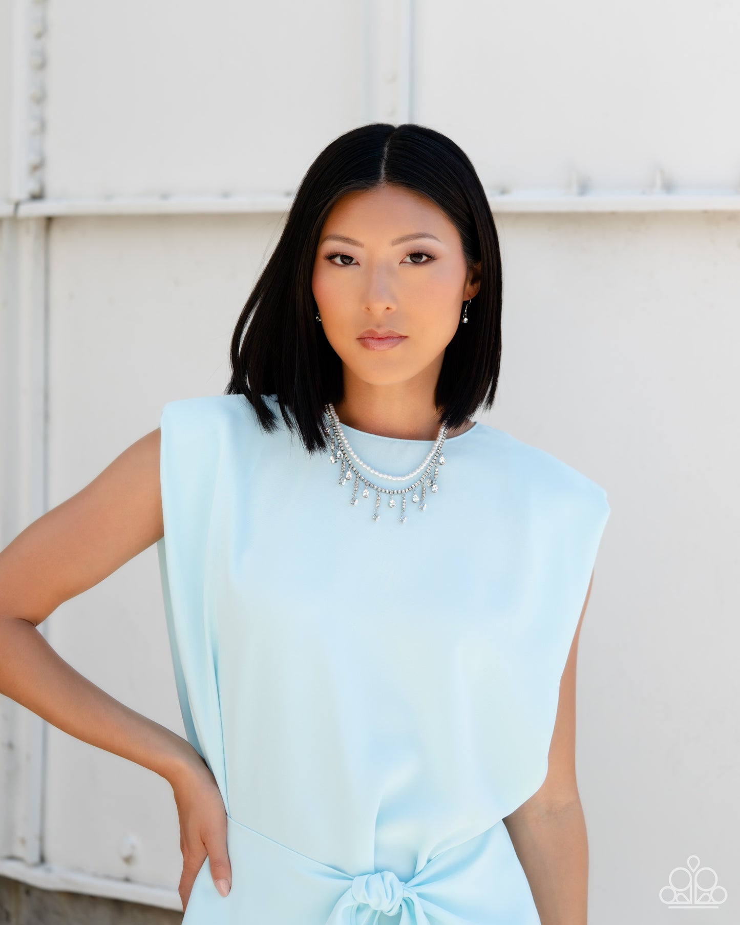 Collar Paparazzi ~ Lecciones de lujo - Blanco