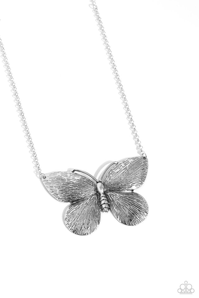 Paparazzi Necklace ~ DRAWN to the Wind - Silver – Paparazzi