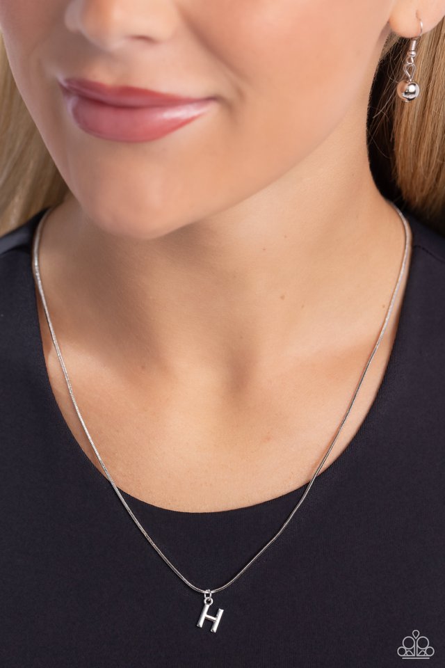 Paparazzi Necklace ~ Seize the Initial - Silver - H – Paparazzi