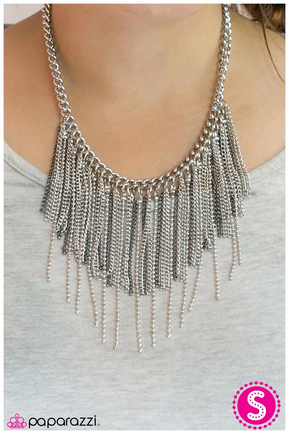 Collar Paparazzi ~ Flecos urbanos - Plata