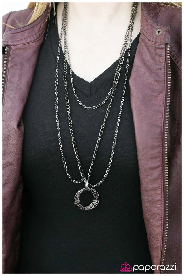 Collar Paparazzi ~ Aleluya - Negro